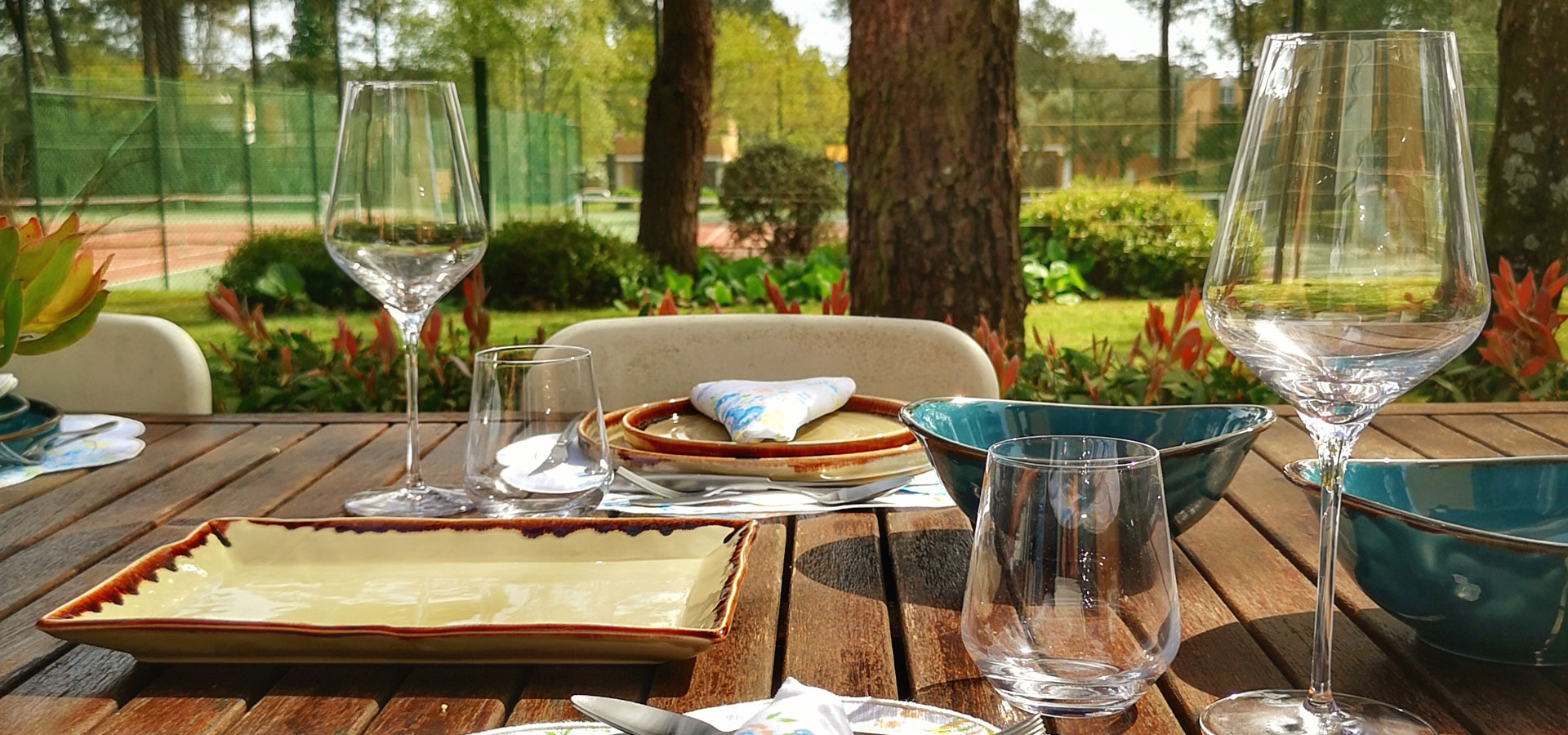 Harvest Fieldstone: contemporary outdoor dining set