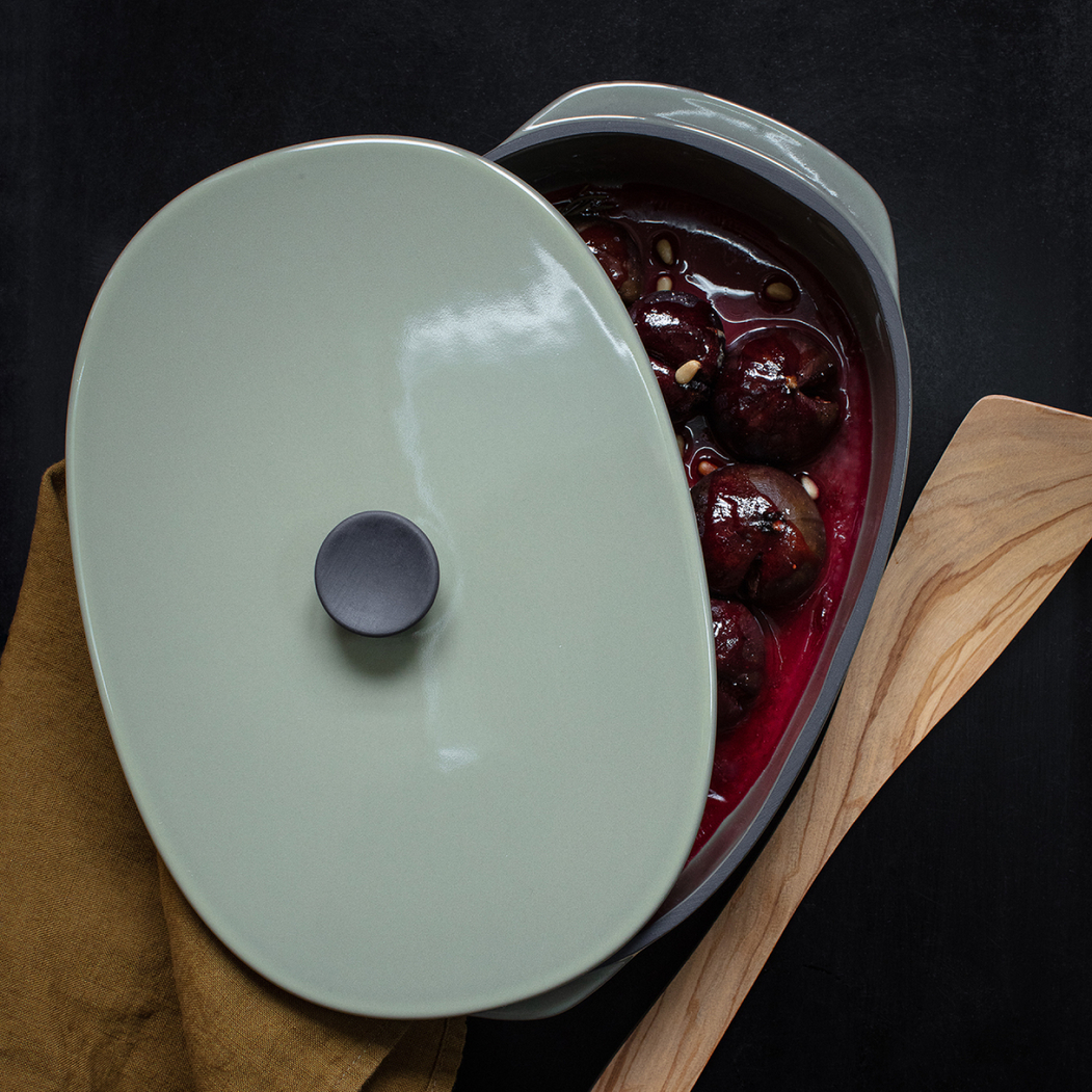 Oval porcelain baking dish with lid 26x18cm Caractère green - Revol - 3198246555976