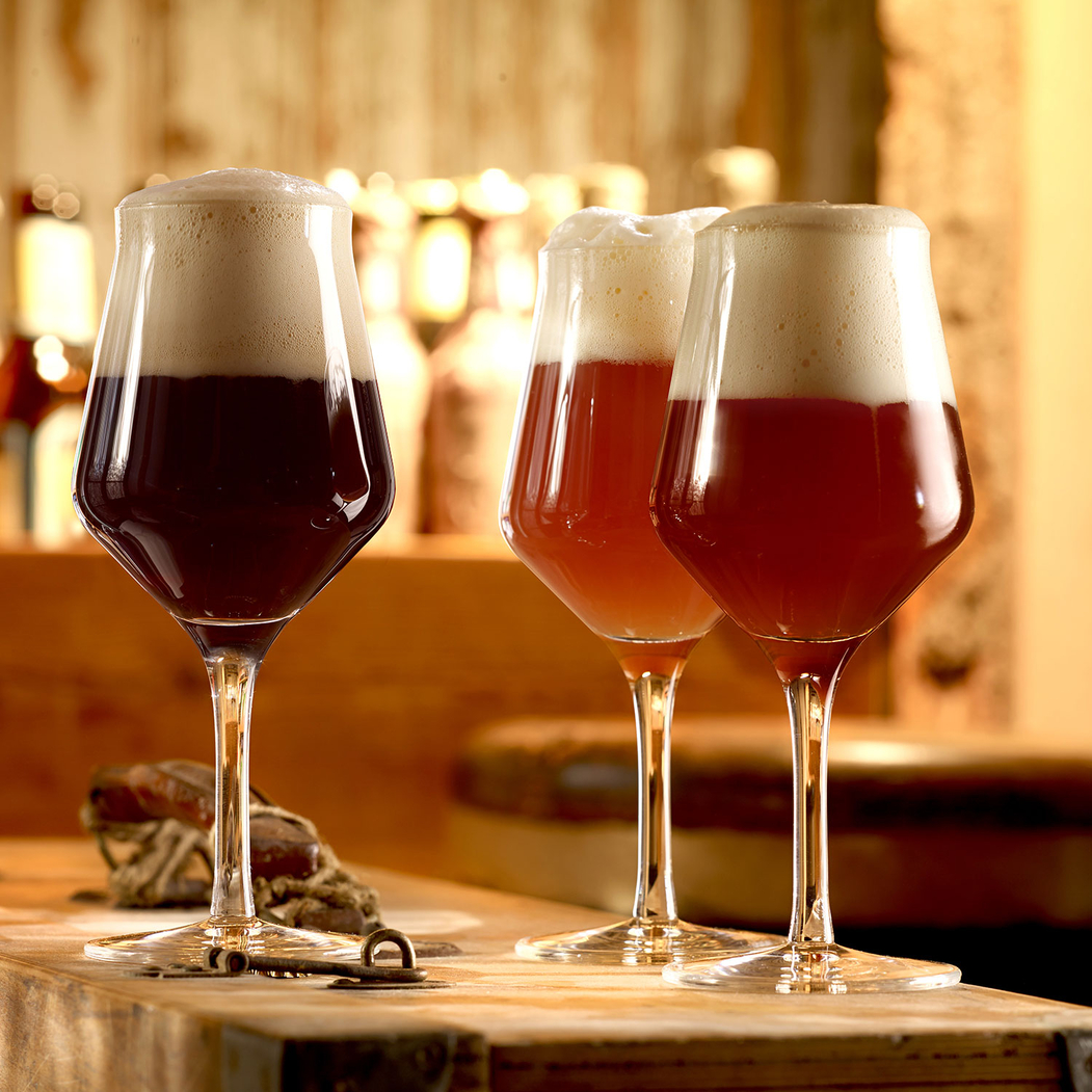 Copo de cerveja de 430 ml em vidro cristalino, ideal para degustação de Flanders Ales e Lambics - St÷lzle Lausitz - 4012632221988